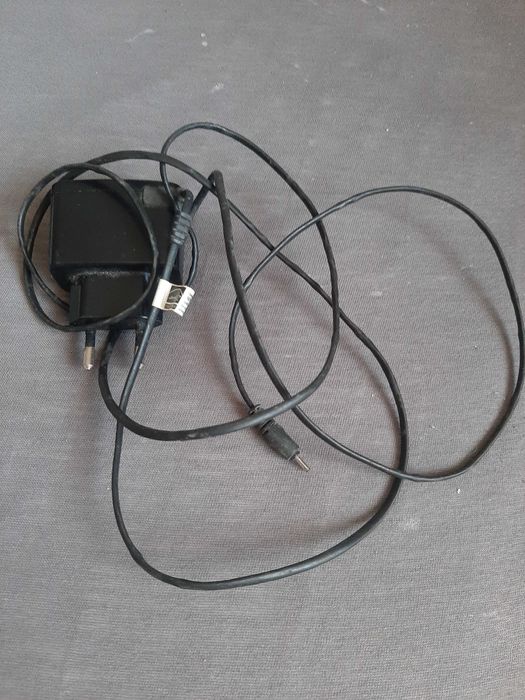 Zasilacz do telefonu nokia z cienka wtyczka