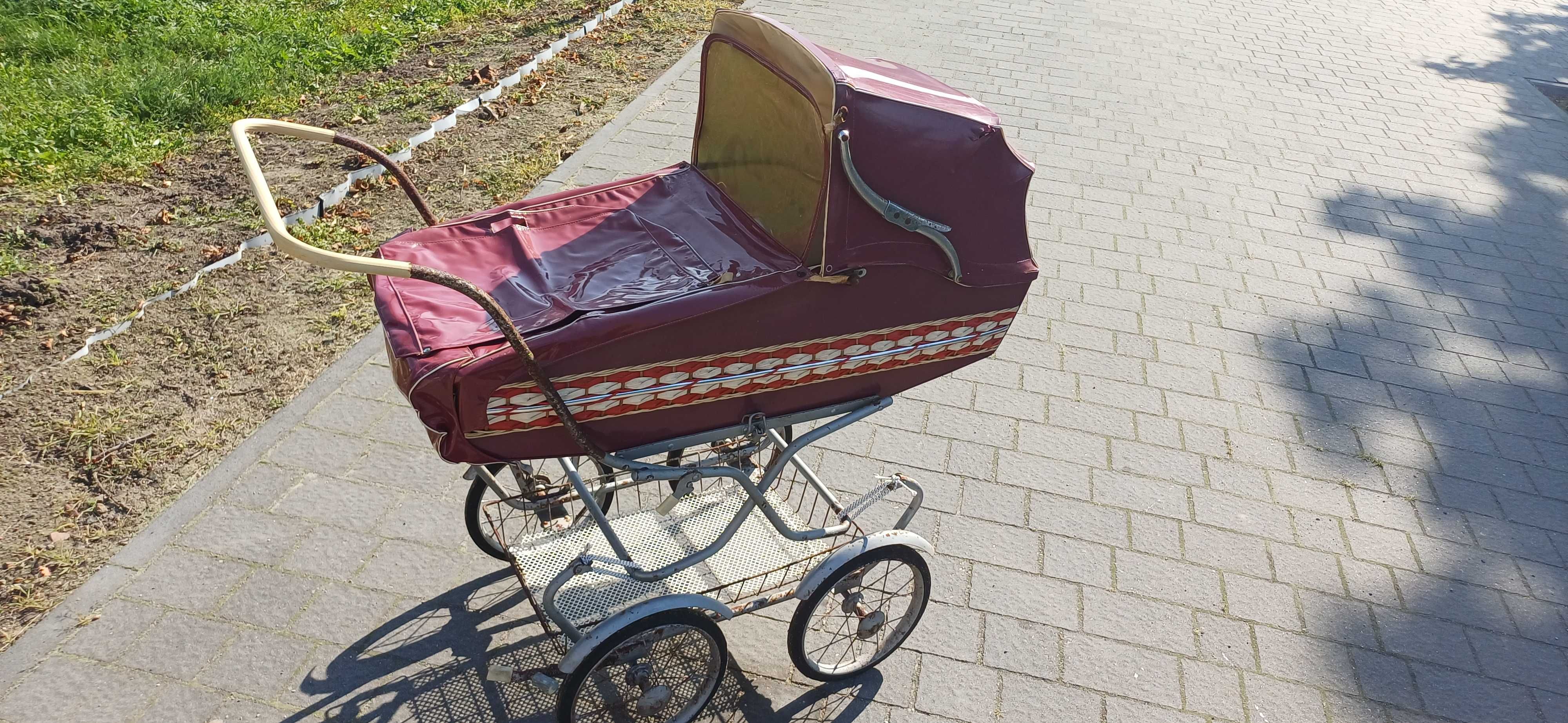 Wózek dzieciecy z PRL