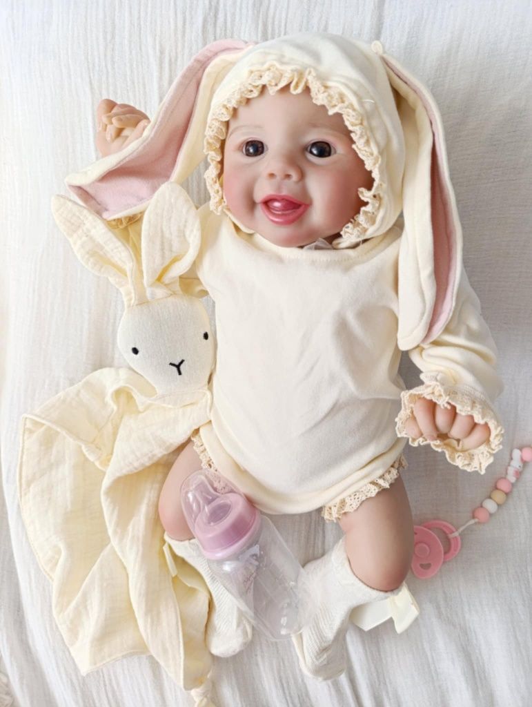 Lalka.w typie reborn z wyprawką