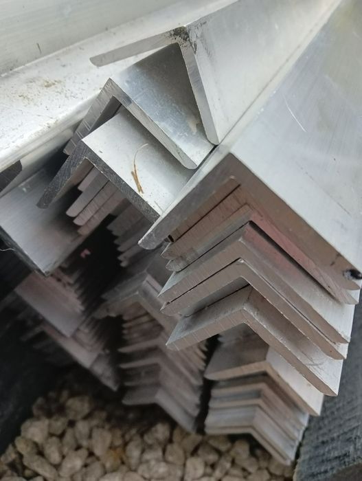 Kątownik aluminiowy pv 49zl szt.