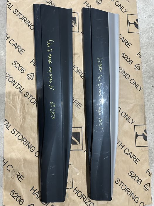 Накладка молдінг дверей Audi Q4 e-tron передня права