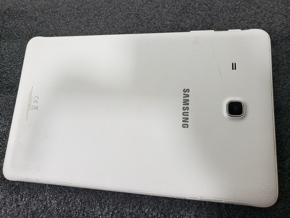 Планшет Samsung Galaxy Tab Е "SM-T561  3G 8Gh