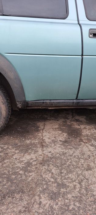 Автомобиль лендровер