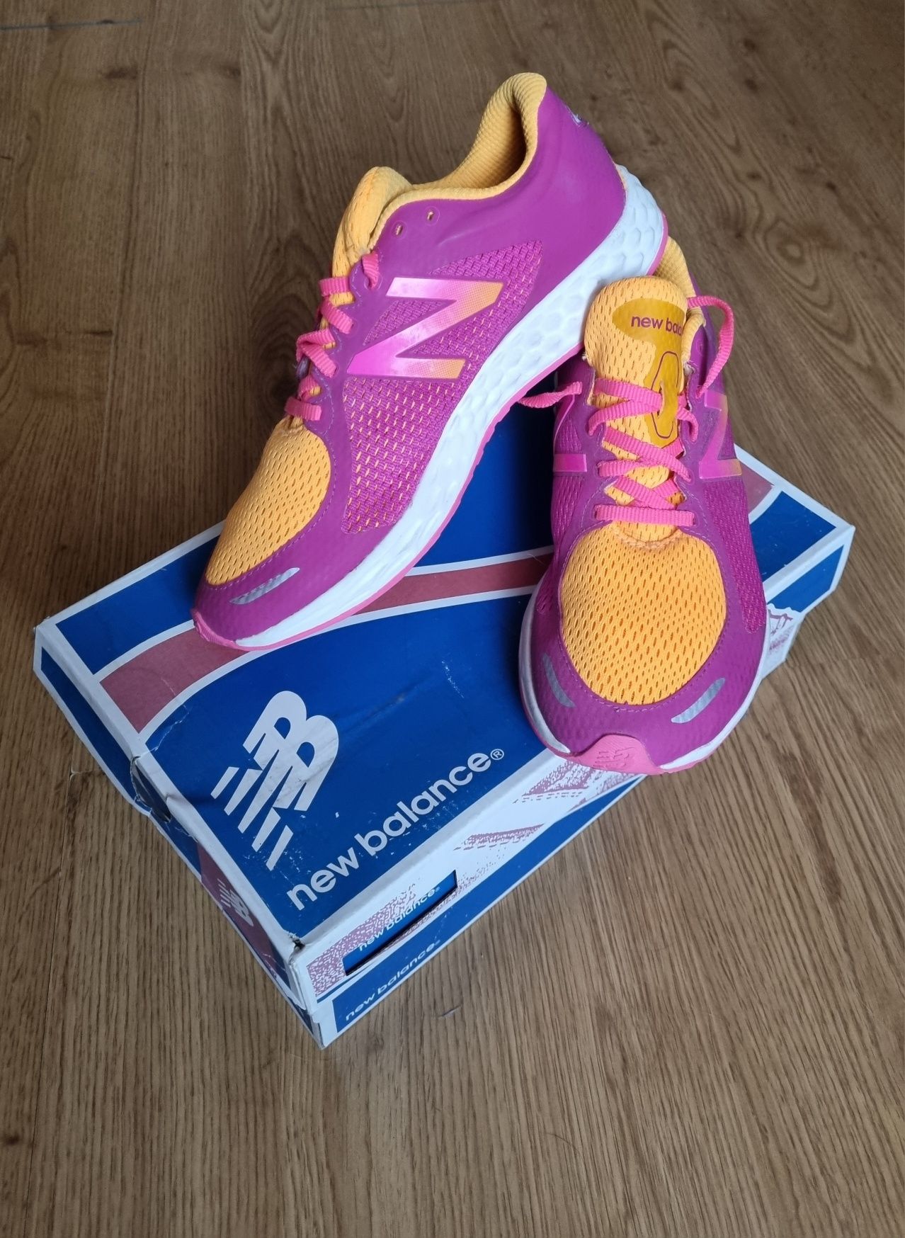 Женские кроссовки  New Balance