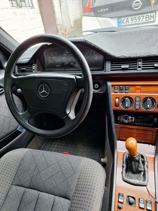 Мерседес е200 124