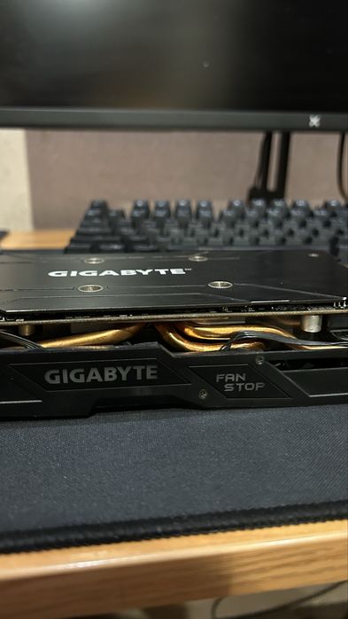 Продам видеокарту RX470 4gb gygabaty
