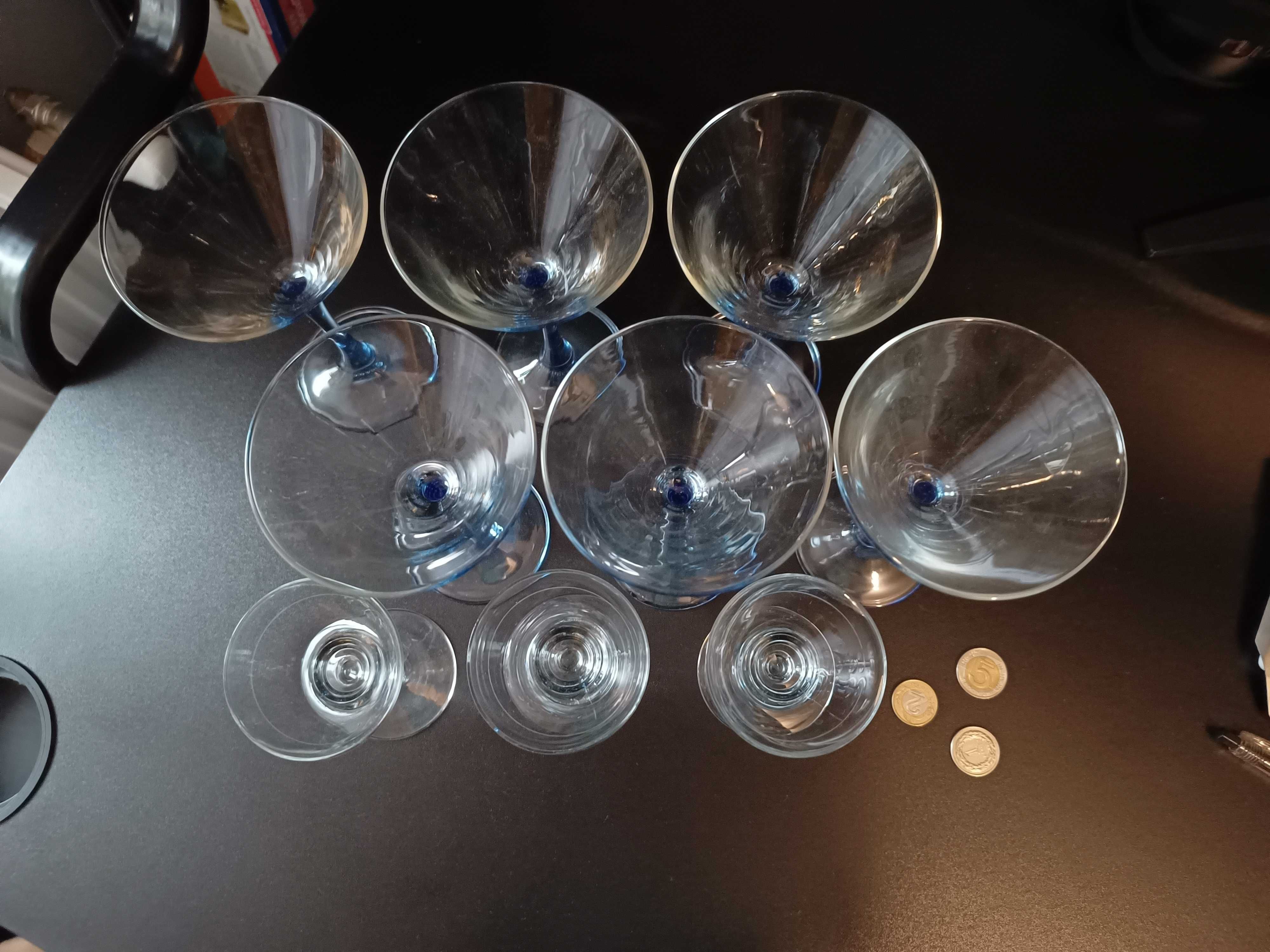 Zestaw kieliszków do martini z dodatkami