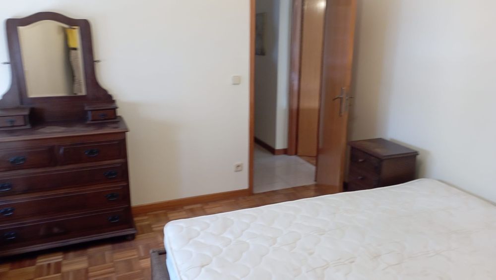 Aluga-se Apartamento T3 mobilado