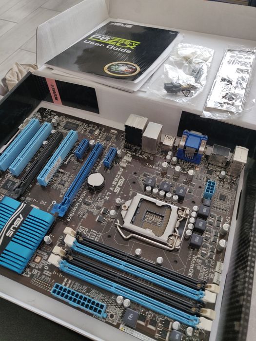 Материнська плата Asus P8Z68-V LX