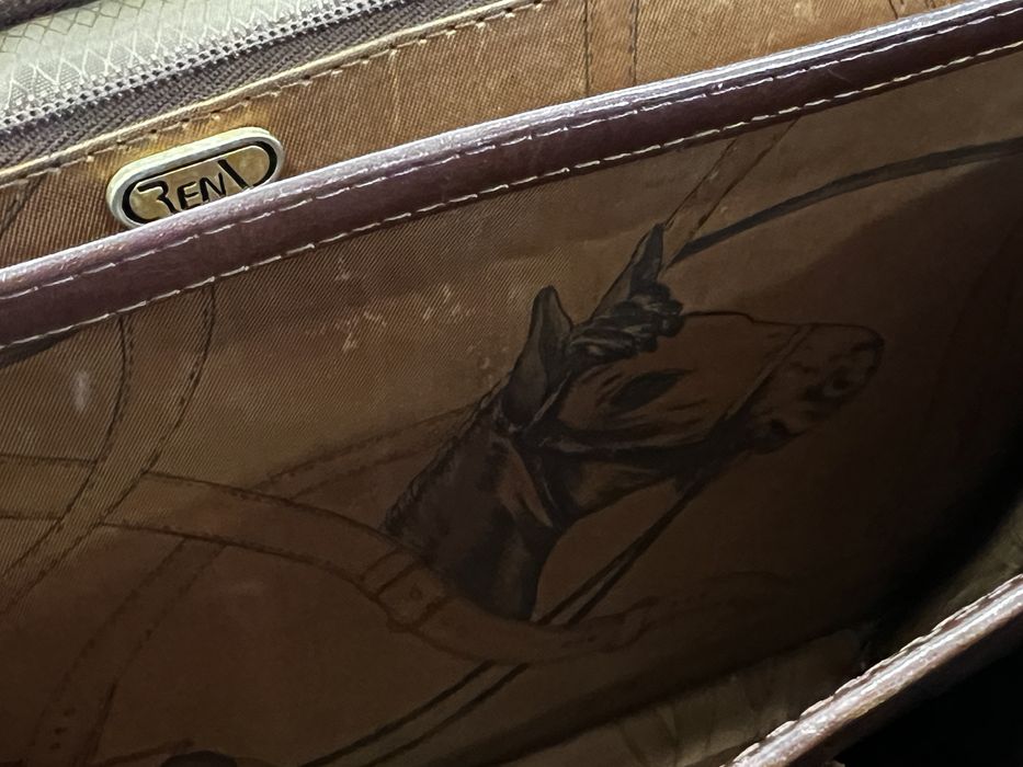 Pasta em pele diolomata