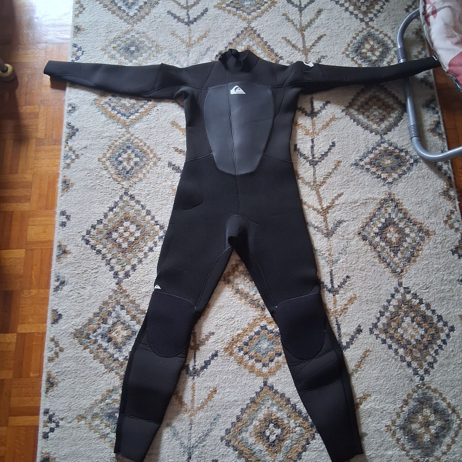 Quiksilver wet suit tamanho- S 14B 4/3 mm