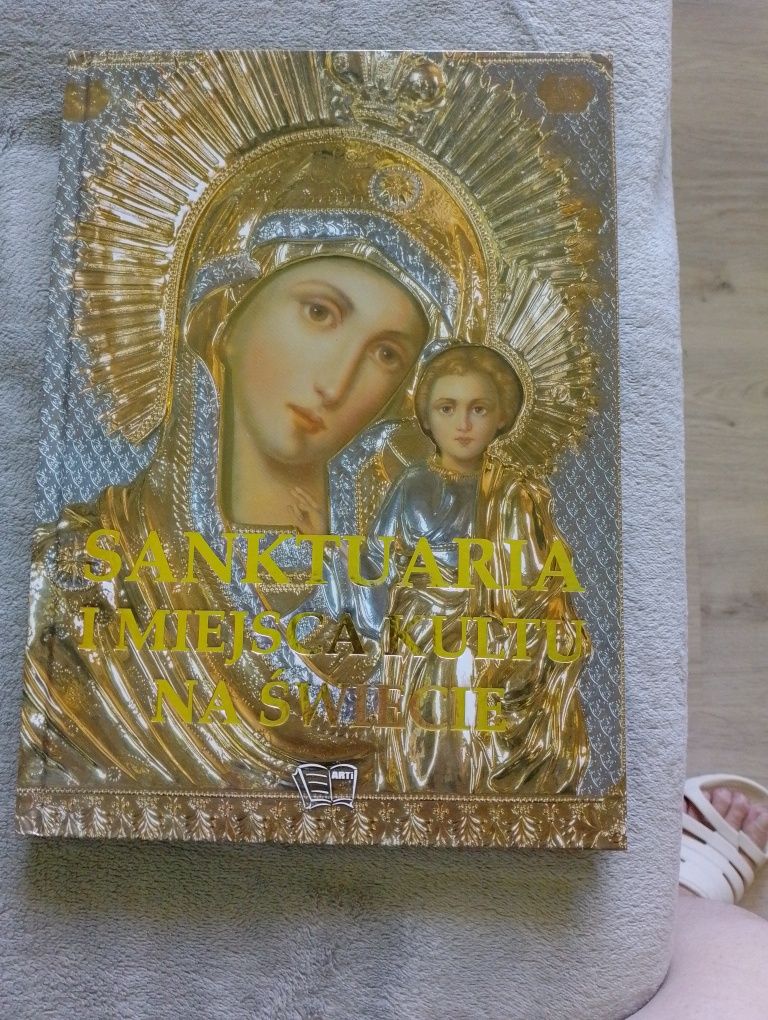 Książka Sanktuaria i miejsca kultu na świecie