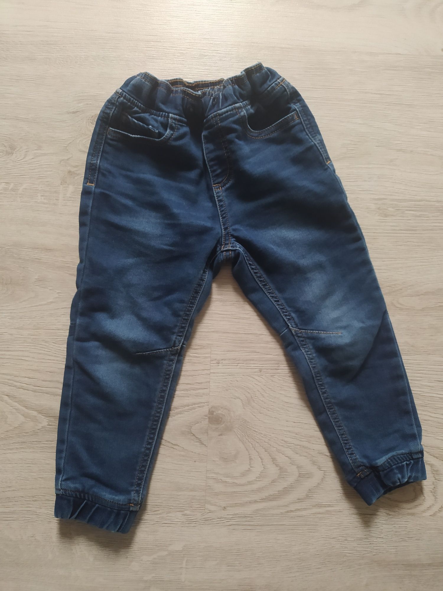 Spodnie jeansowe chłopięce r. 98 /104