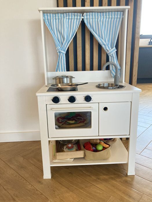 Kuchnia dla dzieci Ikea z wyposażeniem