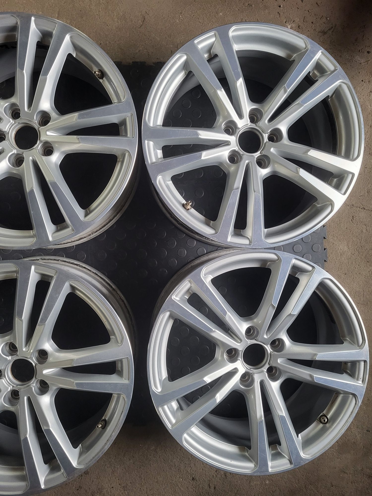 Felgi Aluminiowe 5x112 8Jx18 ET46 Audi A3 S3 TT