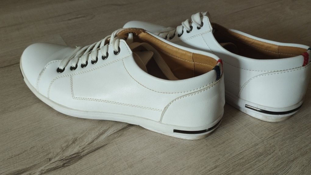 Продам мужские спортивные туфли, мокасины.КОЖА. Размер 40 -41.