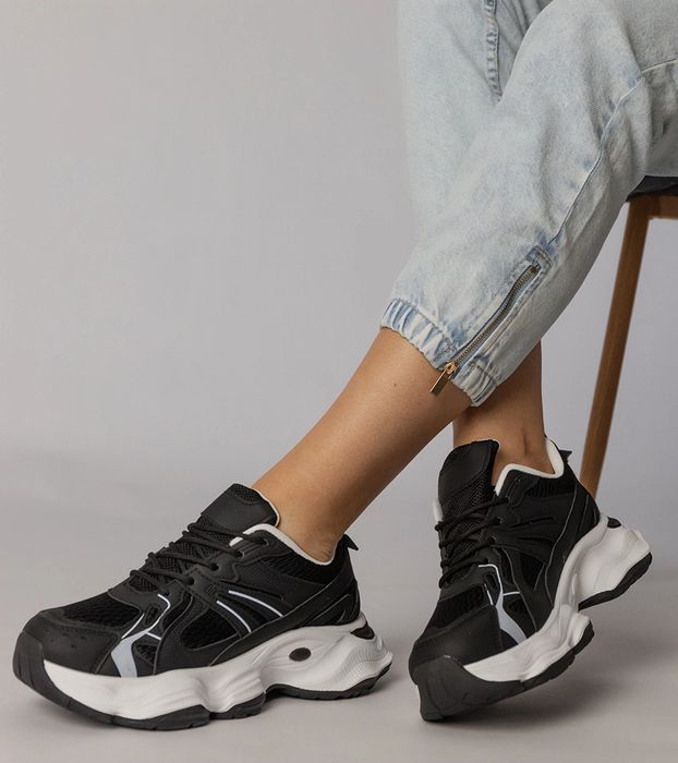 Czarne sneakersy sportowe na masywnej podeszwie Klarris