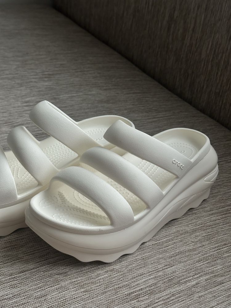 Шльопанці Crocs Mega Crush Tripe Strap оригінал