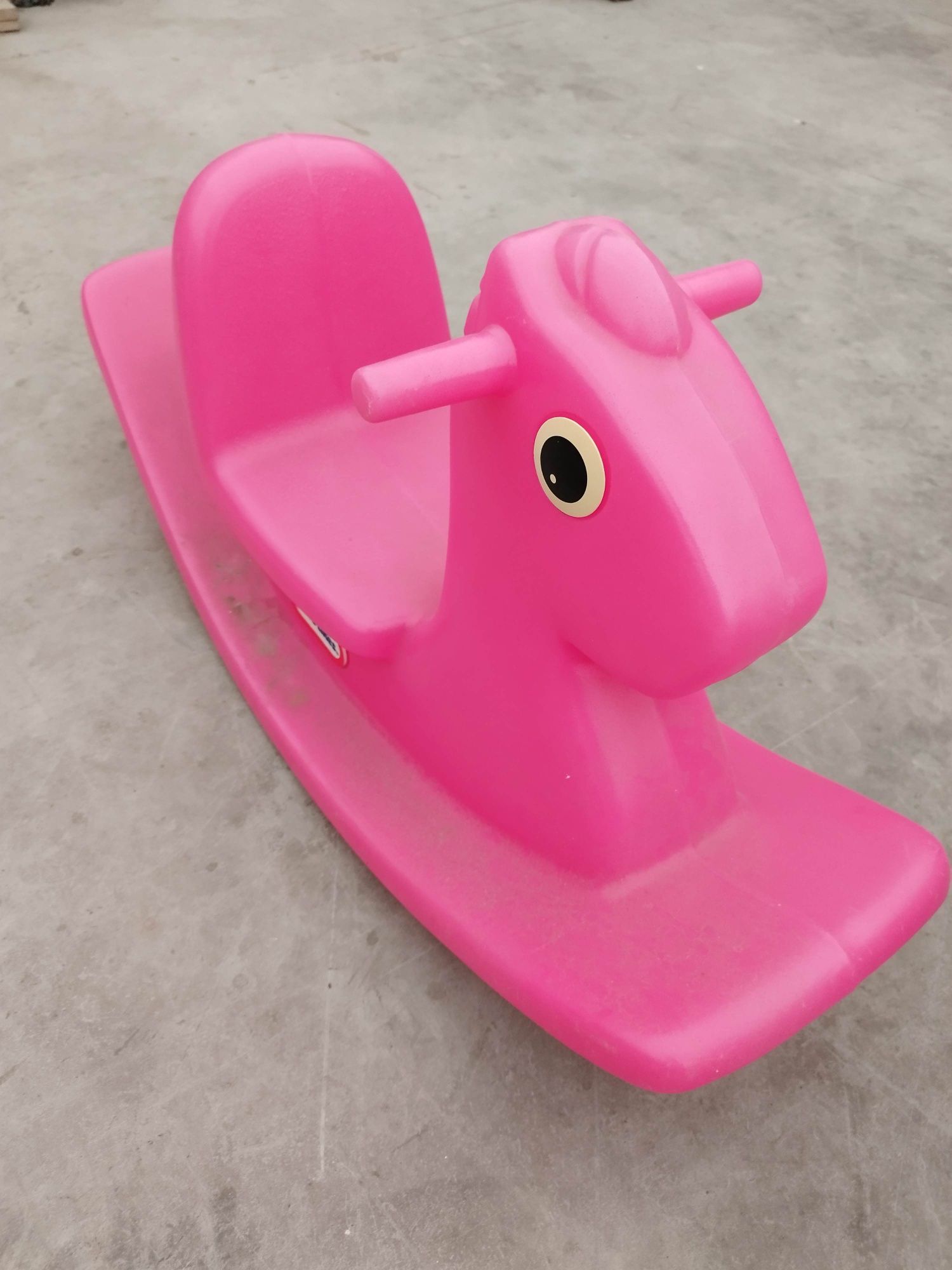 Little Tikes Bujany konik na biegunach różowy plastikowy
