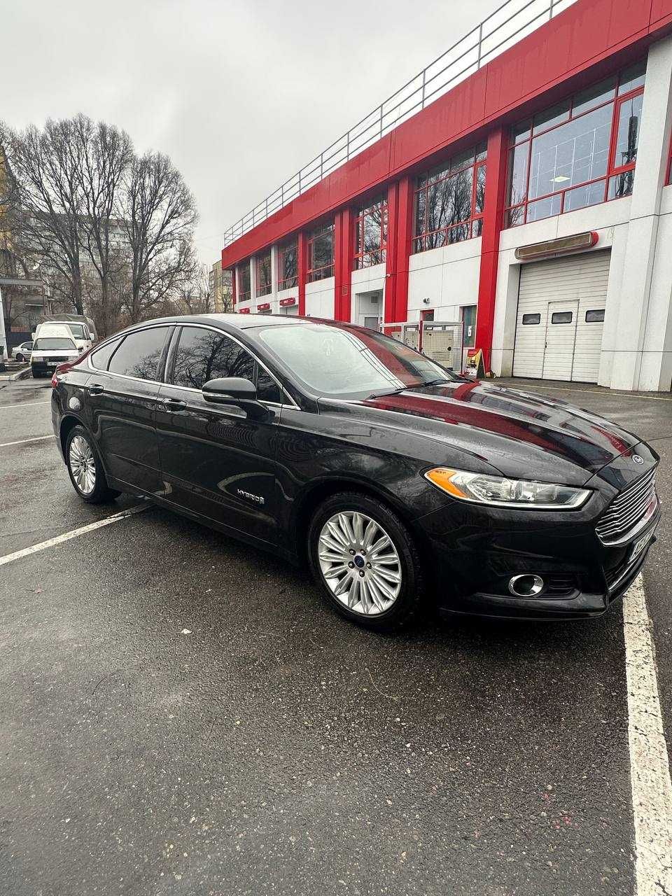 Ford Fusion Hybryd 2013 Рік