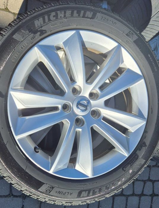 Koła zimowe Volvo 225/50/17, felgi aluminiowe opony