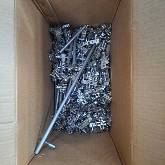 Fronty kuchenne ,zawiasy uchwyty i  blat kuchenny