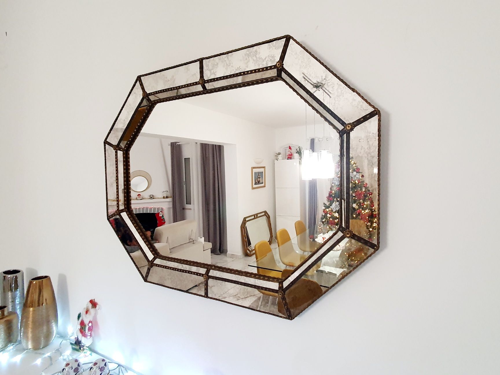 Espelho de sala em tons de dourado
