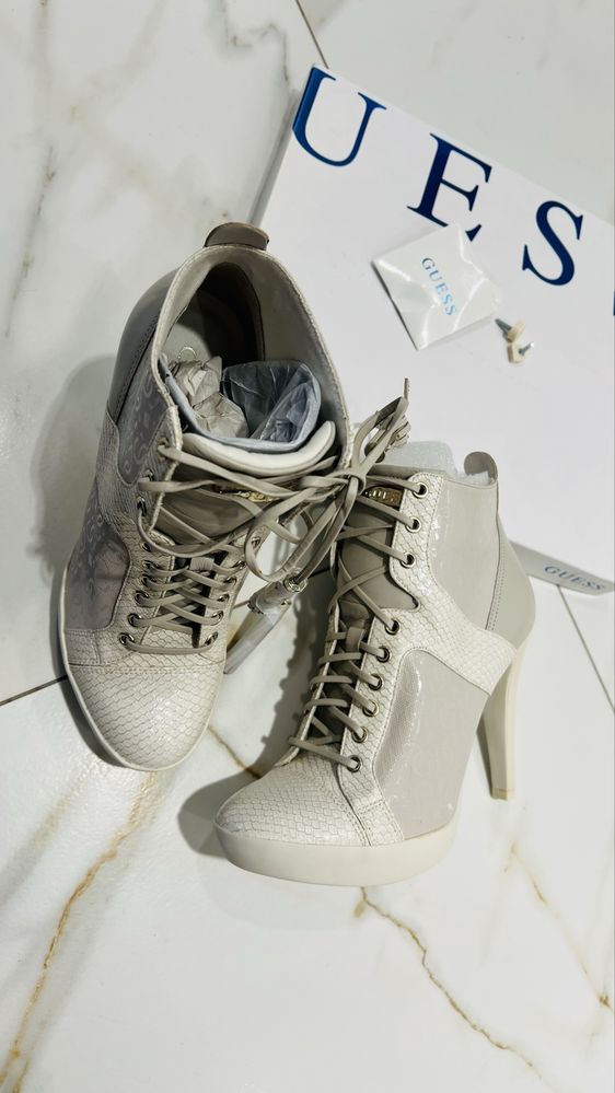 Guess botki lakierkowe 39