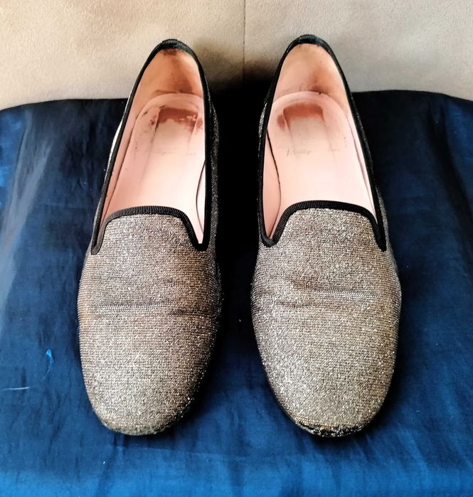 Sapatos "loafers" com brilho dourado para senhora