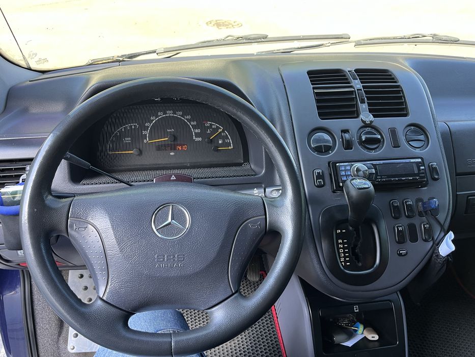Mercedes-Benz V-class