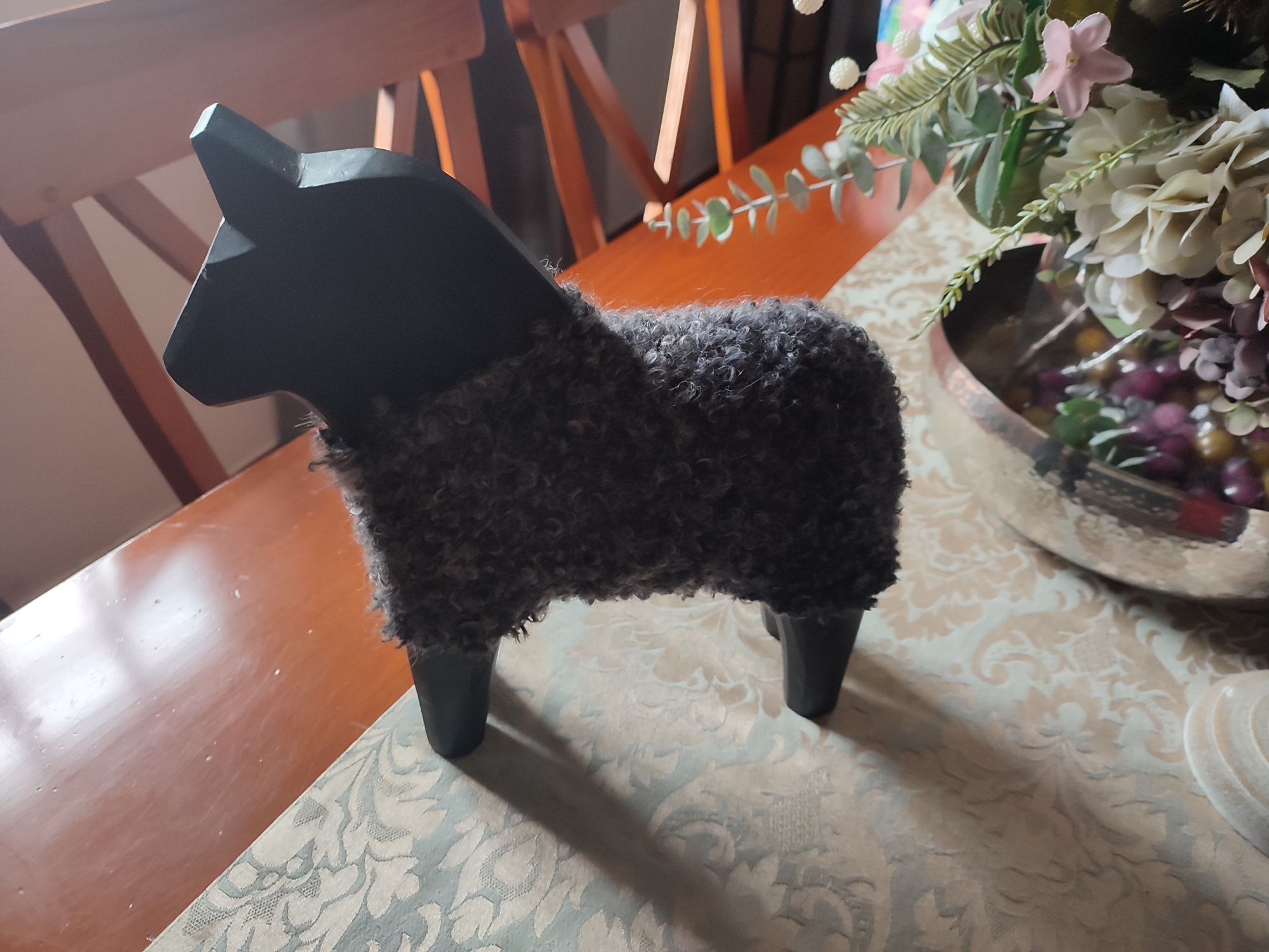 Cavalo de madeira preta