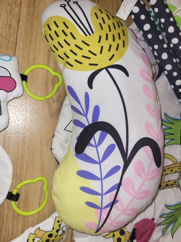 Mata edukacyjna KinderKraft Smart Play - zawieszki, poduszka, pałąki