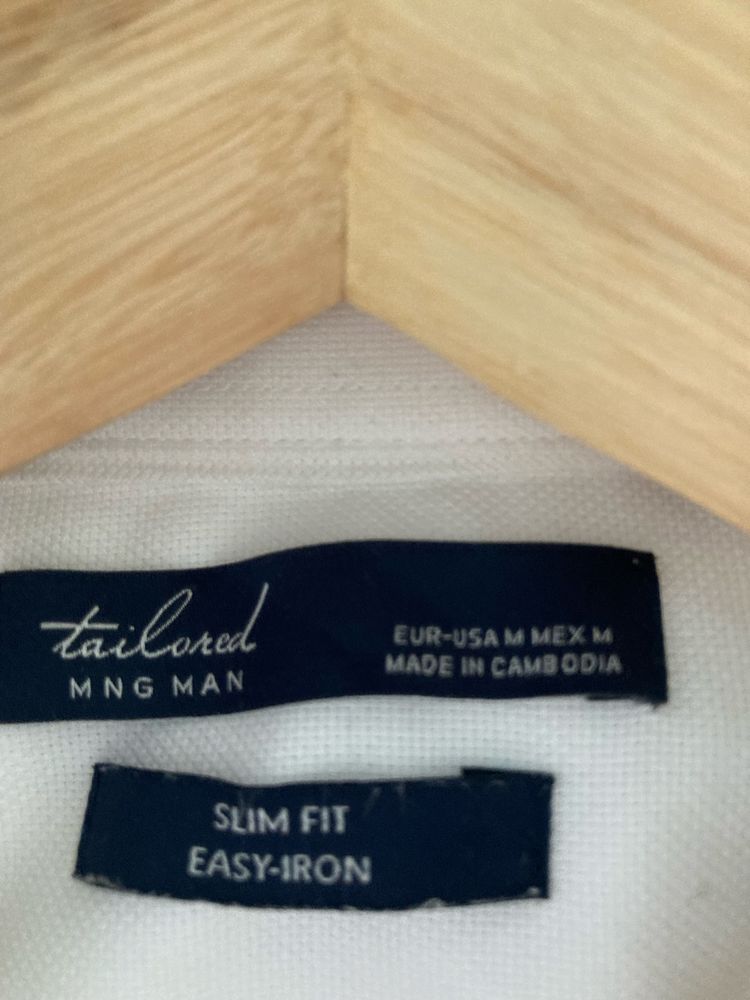 2 Camisas brancas