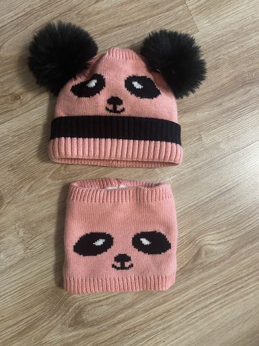 Зимова шапка та хомут на дівчинку