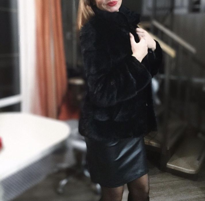 Натуральна норкова шуба, чорного кольору