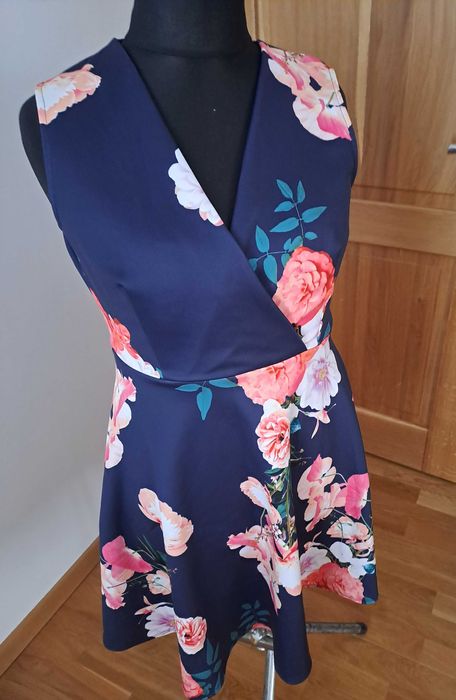 Sukienka rozkloszowana r 42-44