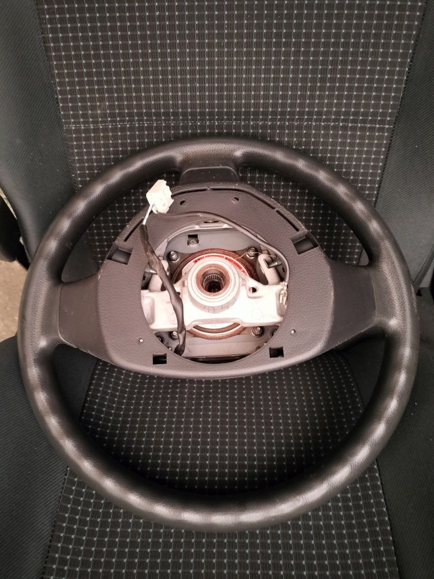 Suzuki Swift 3 MK6 kierownica