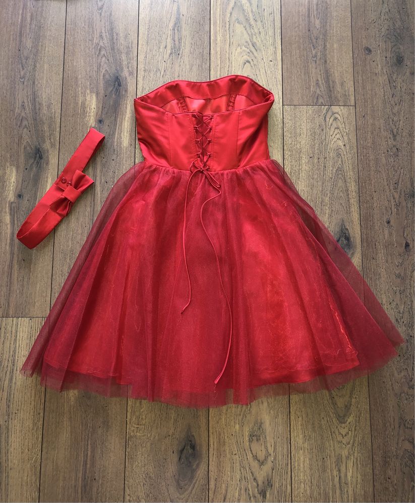 Czerwona sukienka 38