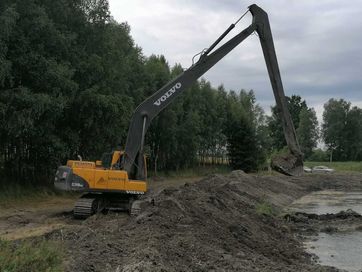 Koparki o dużym zasięgu, long reach, usługi koparką, kopanie stawów