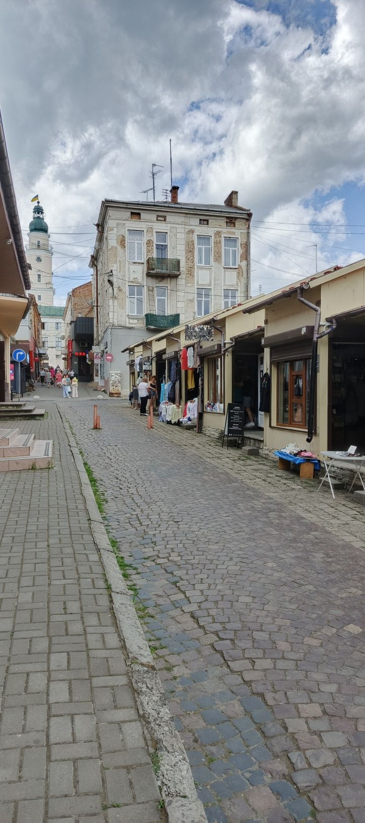 Продам магазин по вулиці малий ринок