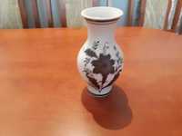 Ładny porcelanowy wazonik Ćmielów lata 70