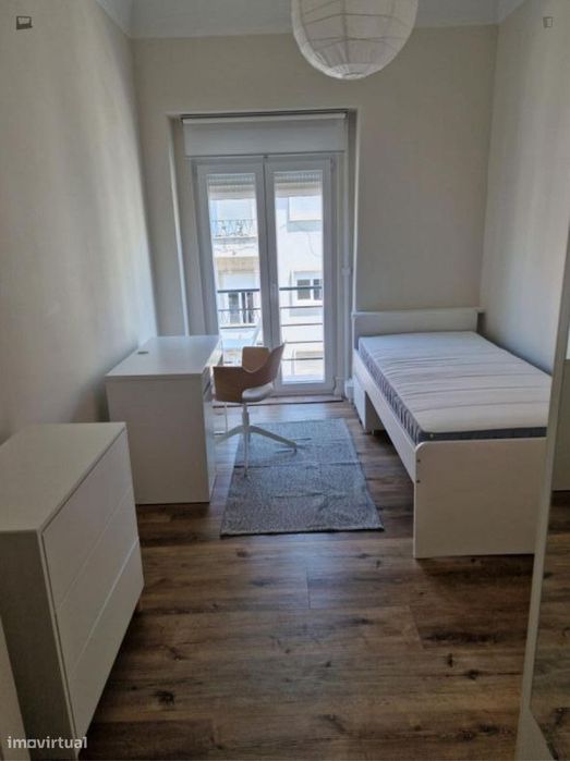 785942 - Bright Room with Balcony in the Center...