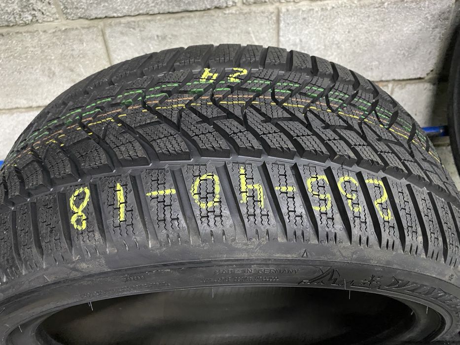 Зимові шини 235/40 R18 (95V) DUNLOP