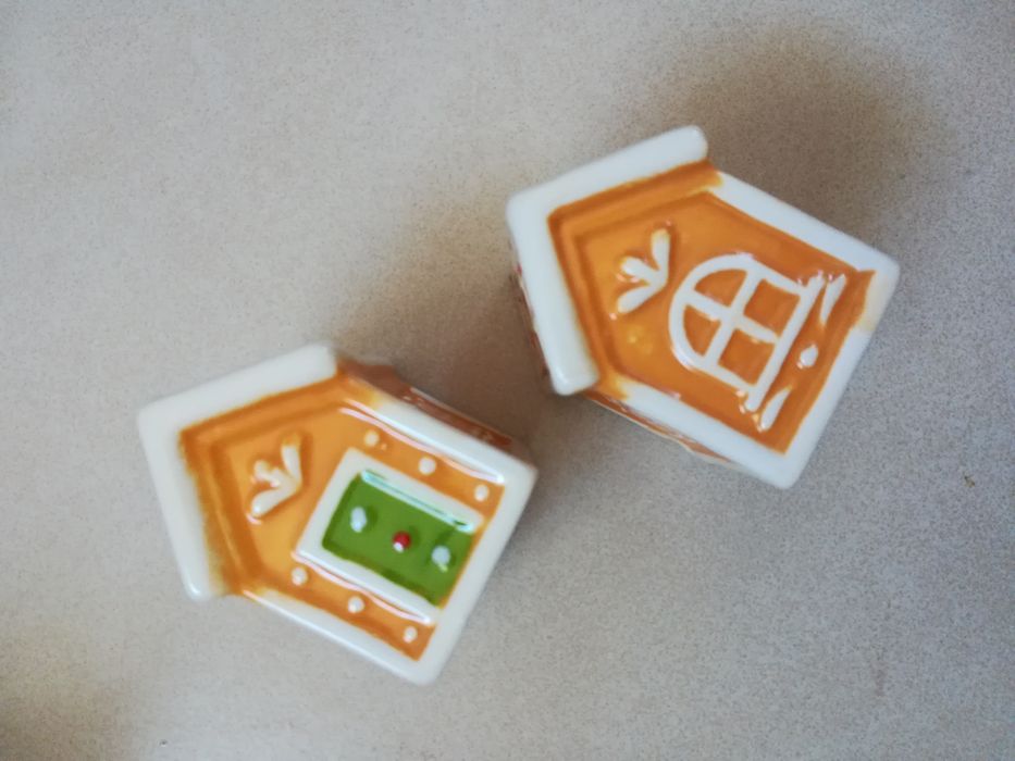 Komplet nowy. Ozdobne pojemniki na sól i pieprz