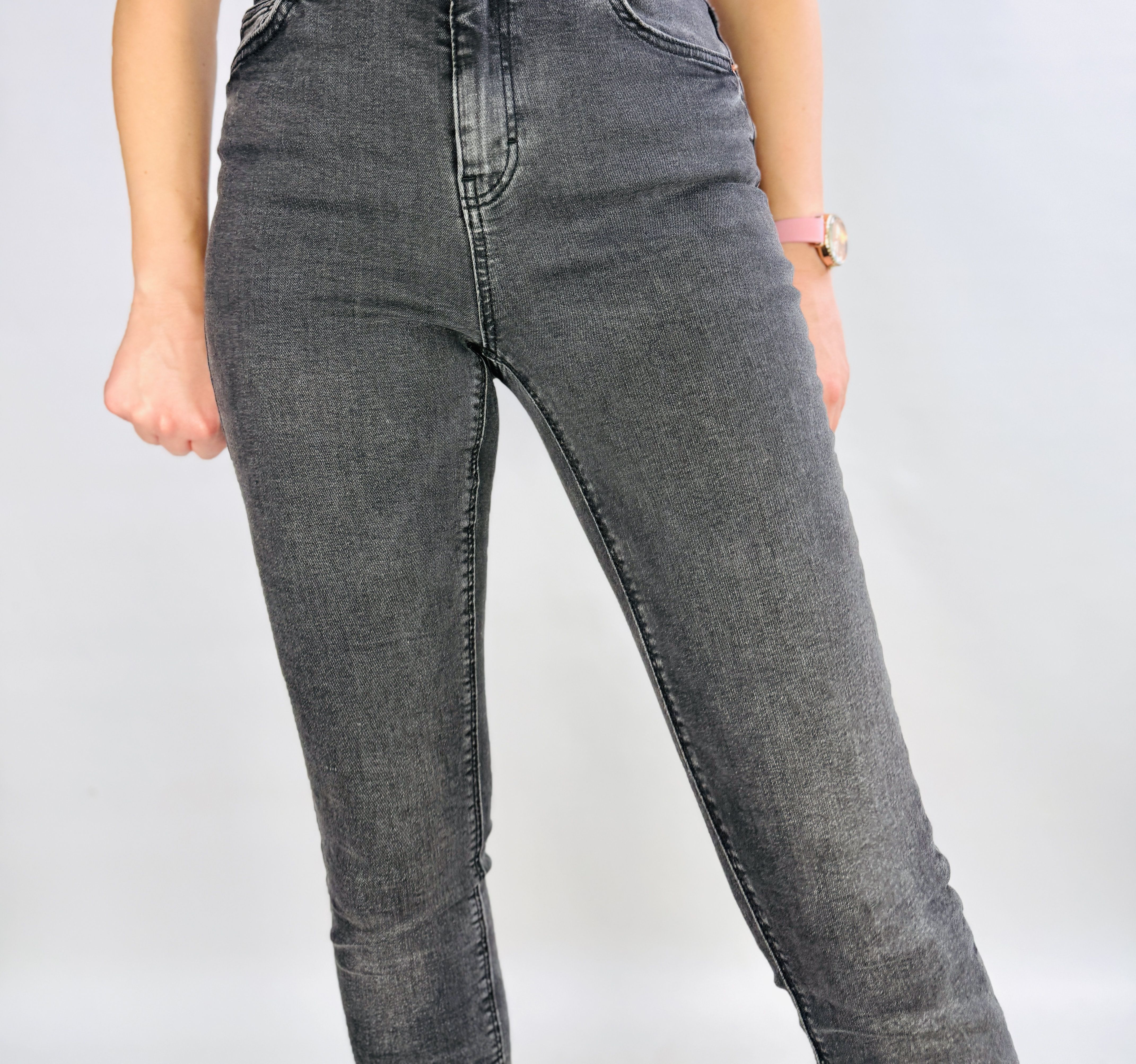 Czarne przecierane jeansy rurki z wysokim stanem M 38 Denim Co.