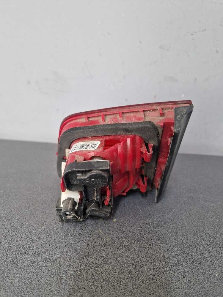 Citroen C5 III 08-11 r. Sedan Lampa Tył Lewa W Klapę