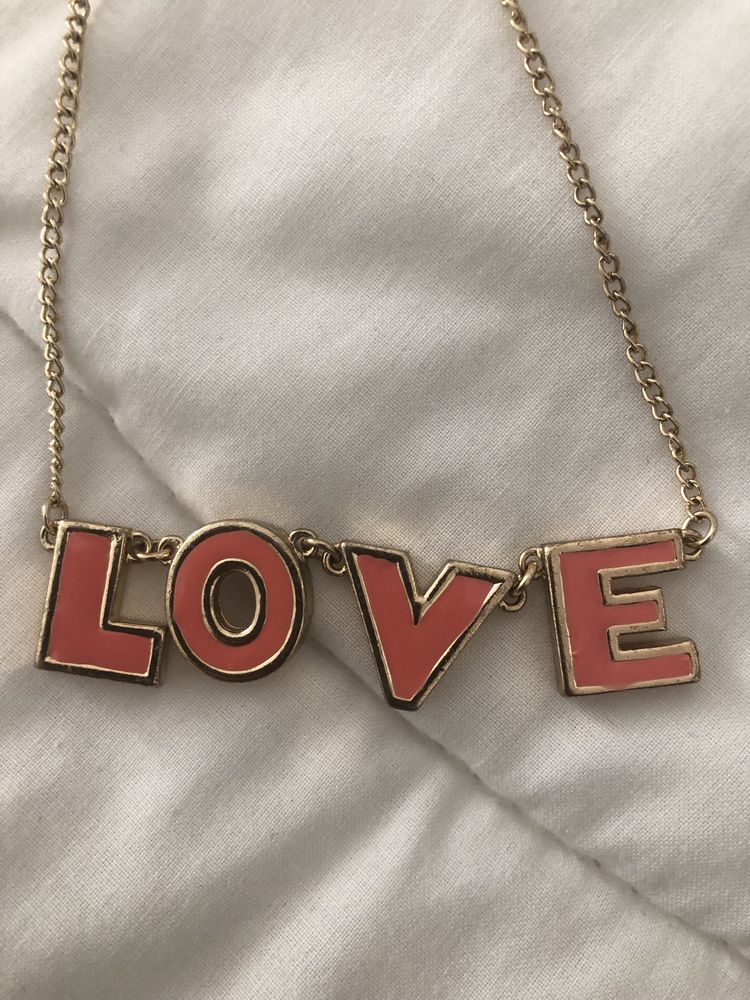 Colares pechisbeque LOVE e Guitarra