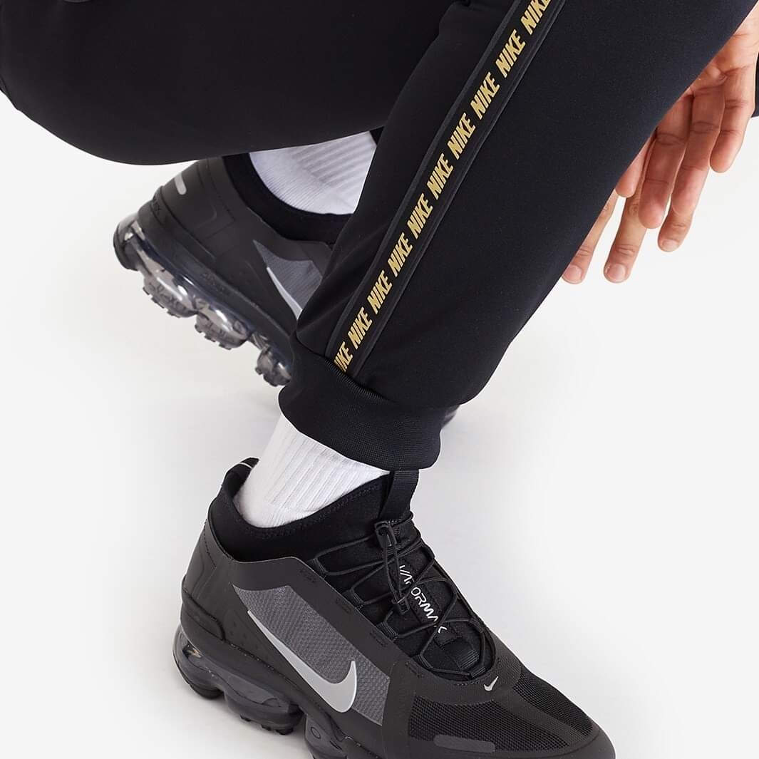 Чоловічі спортивні штани Nike.