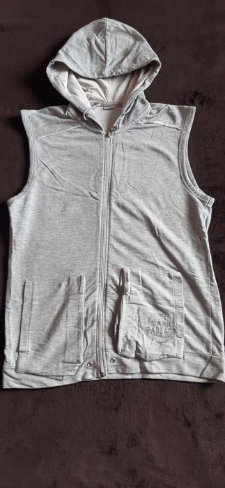 Безрукавка із капішоном