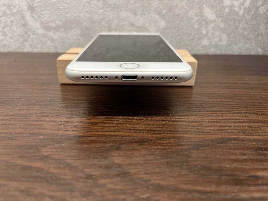 Apple iPhone 7 | 32 GB | R-SIM | АКБ 75 %